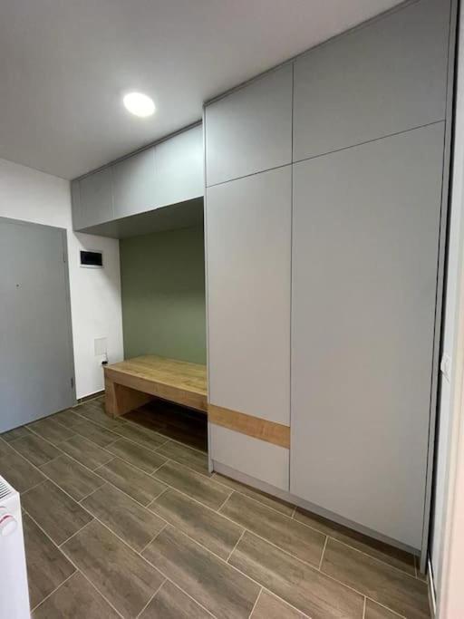 Apartment Minimalist 5 *